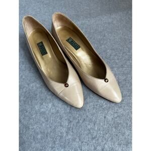 Vintage 80s Gucci Ivory Leather V-Vamp Pumps - Size 38.5 B - GG Crest